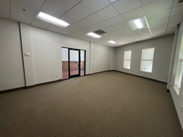 201 Government Ave SW, Hickory, NC à louer - Photo de l’immeuble – Image 3 sur 5