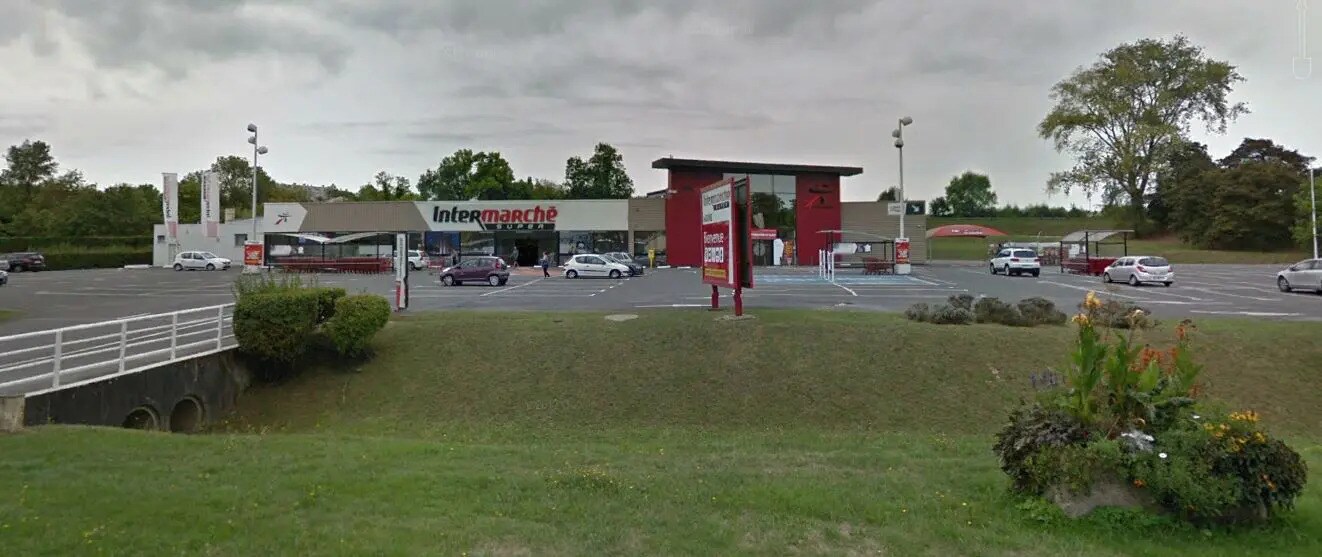 Local commercial dans Pons à vendre Photo principale– Image 1 sur 5