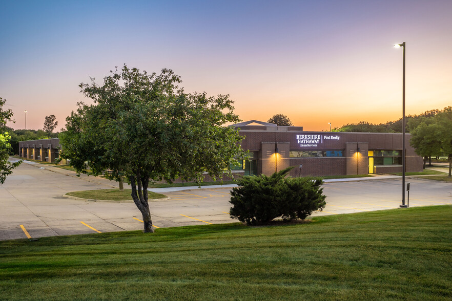 5500 Westown Pky, West Des Moines, IA à louer - Photo de l’immeuble – Image 1 sur 14