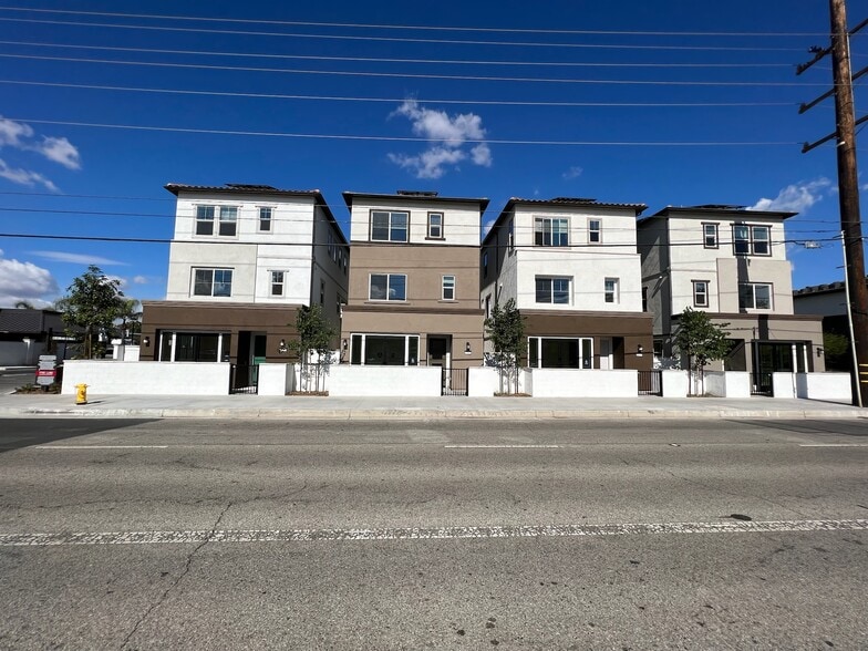 3005 Cochran St, Simi Valley, CA à louer - Photo principale – Image 1 sur 56