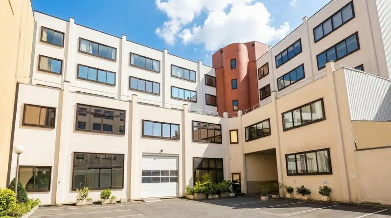 Bureau dans Suresnes à louer - Photo de l’immeuble – Image 3 sur 9