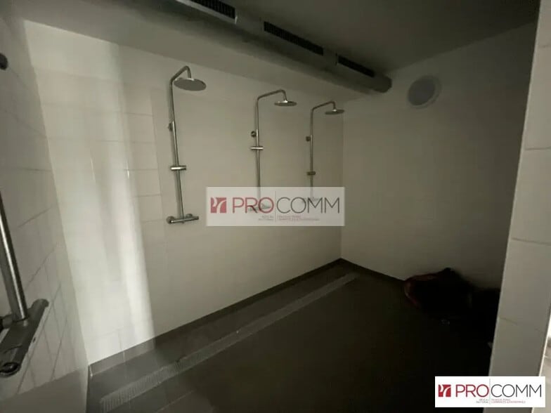 Local d’activités dans Chartres à louer - Photo de l’immeuble – Image 3 sur 4