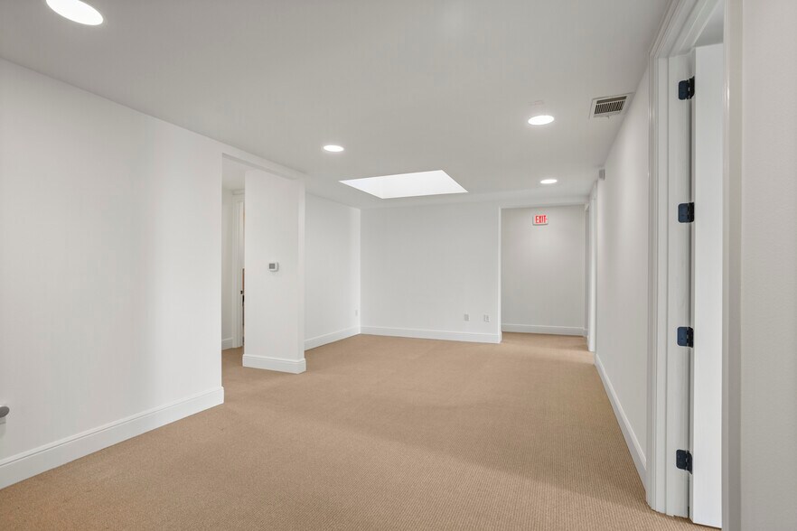 3700 W 7th St, Fort Worth, TX à louer - Photo de l’immeuble – Image 3 sur 15
