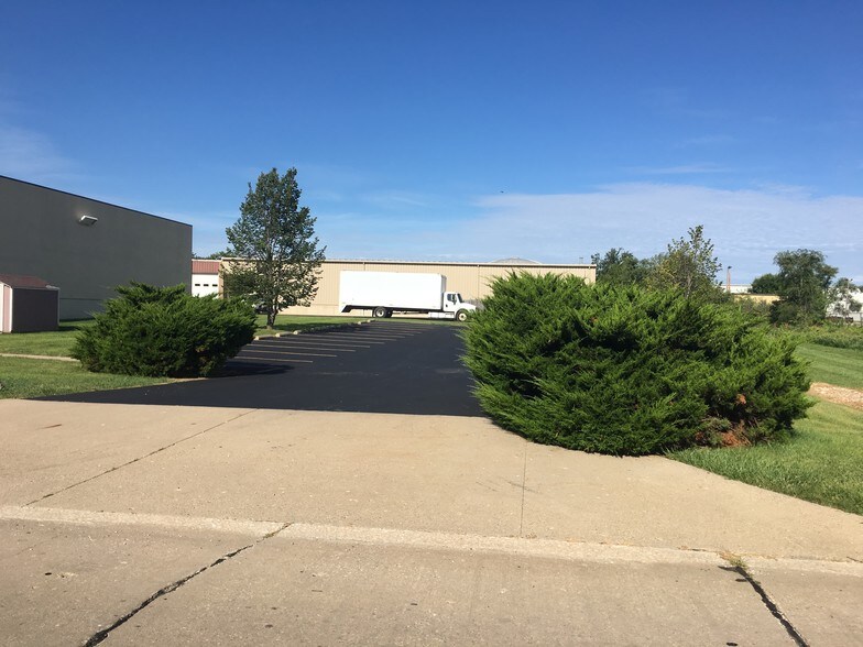 2305 W Altorfer Rd, Peoria, IL à louer - Photo de l’immeuble – Image 3 sur 3