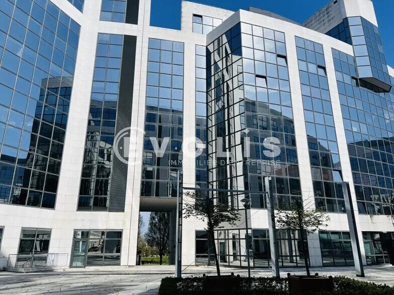Bureau dans Noisy-le-Grand à louer - Photo de l’immeuble – Image 1 sur 8