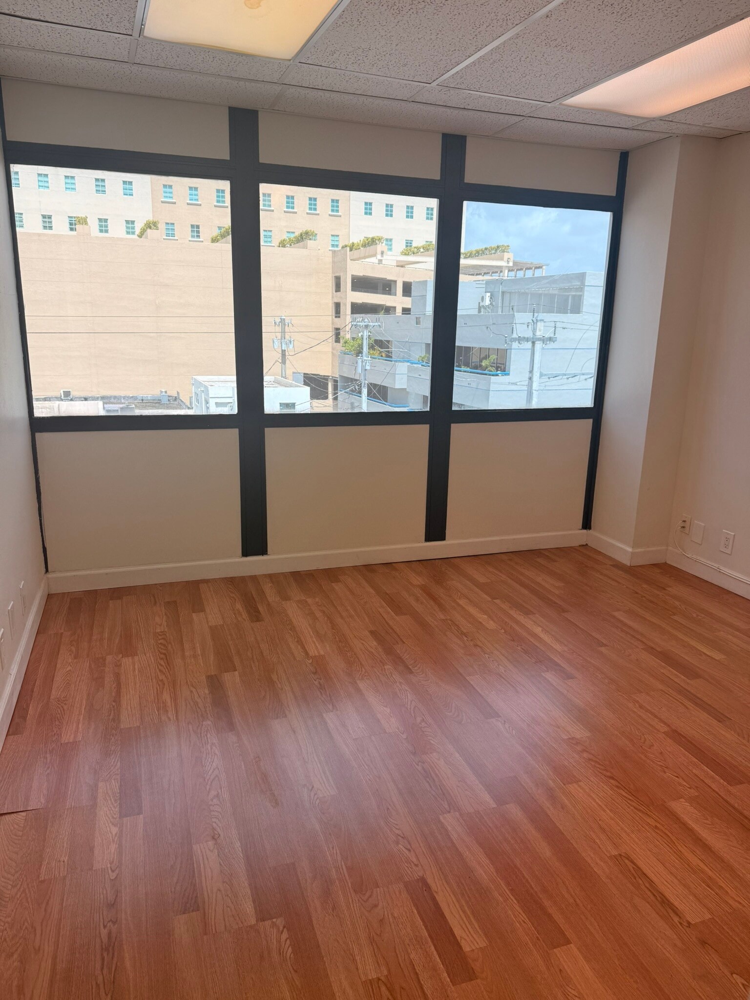 299 Alhambra Cir, Coral Gables, FL à louer Photo intérieure– Image 1 sur 3