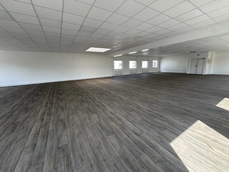 9 Chaussée Jules César, Osny à vendre - Photo de l’immeuble – Image 3 sur 13