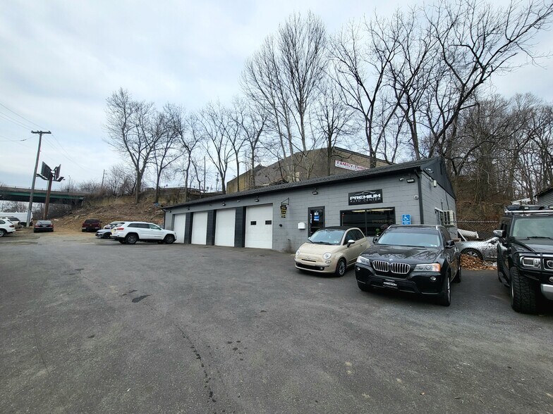 615 Sumner Ave, Whitehall, PA à vendre - Photo de l’immeuble – Image 3 sur 8