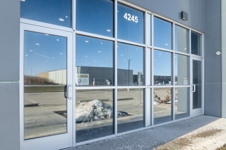 4245 Capital Cir, Janesville, WI à louer - Photo de l’immeuble – Image 3 sur 13