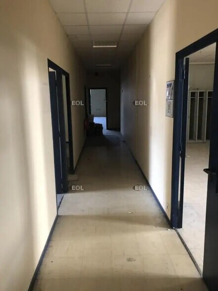 Local d’activités dans Saint-Thibault-des-Vignes à louer - Photo intérieure – Image 2 sur 7