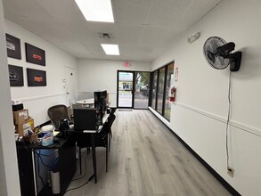 4990 SW 52nd St, Fort Lauderdale, FL à louer Photo intérieure– Image 2 sur 6