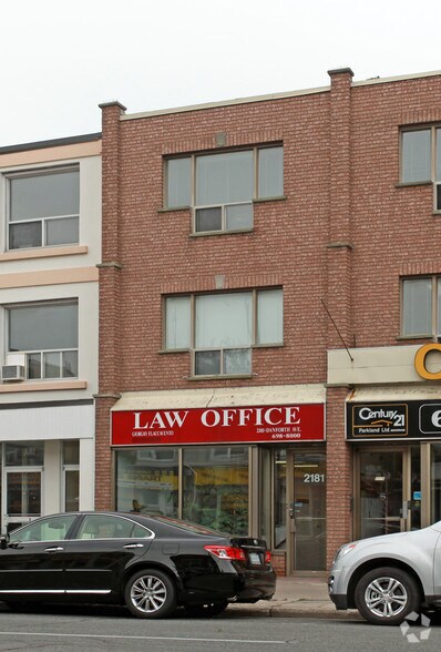 2177-2179 Danforth Ave, Toronto, ON à vendre - Photo de l’immeuble – Image 3 sur 4