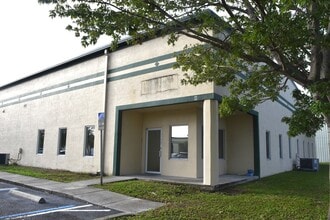 13000 Automobile Blvd N, Clearwater, FL à louer Photo de l’immeuble– Image 1 sur 11