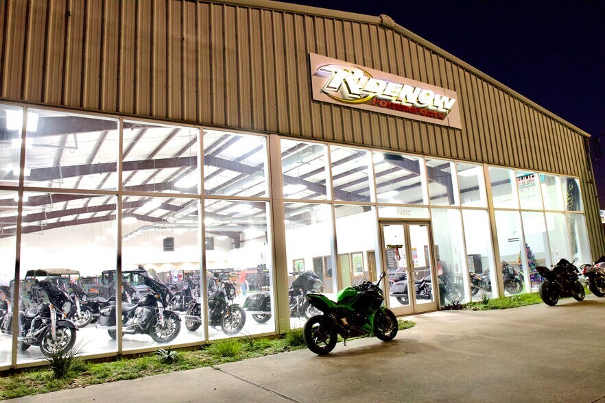 14902 N Fwy Service Rd, Houston, TX à louer - Photo de l’immeuble – Image 3 sur 50