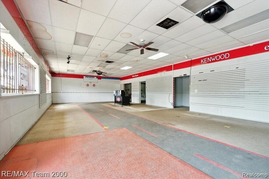 2833 S Dort Hwy, Flint, MI à vendre - Photo de l’immeuble – Image 3 sur 5