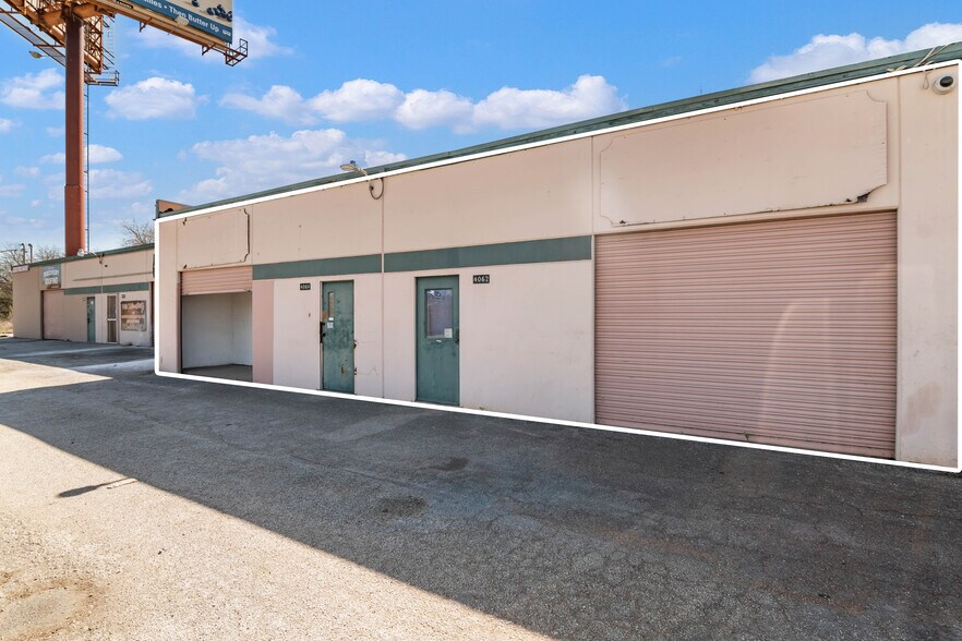 4064 N Panam Expy, San Antonio, TX à vendre - Photo de l’immeuble – Image 1 sur 9