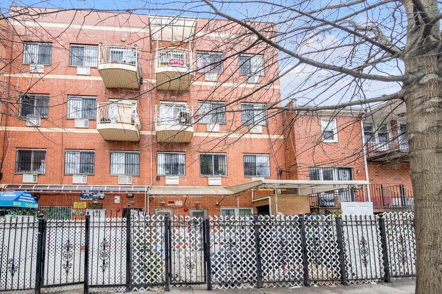 10018 40th Rd, Corona, NY à vendre - Photo de l’immeuble – Image 2 sur 15