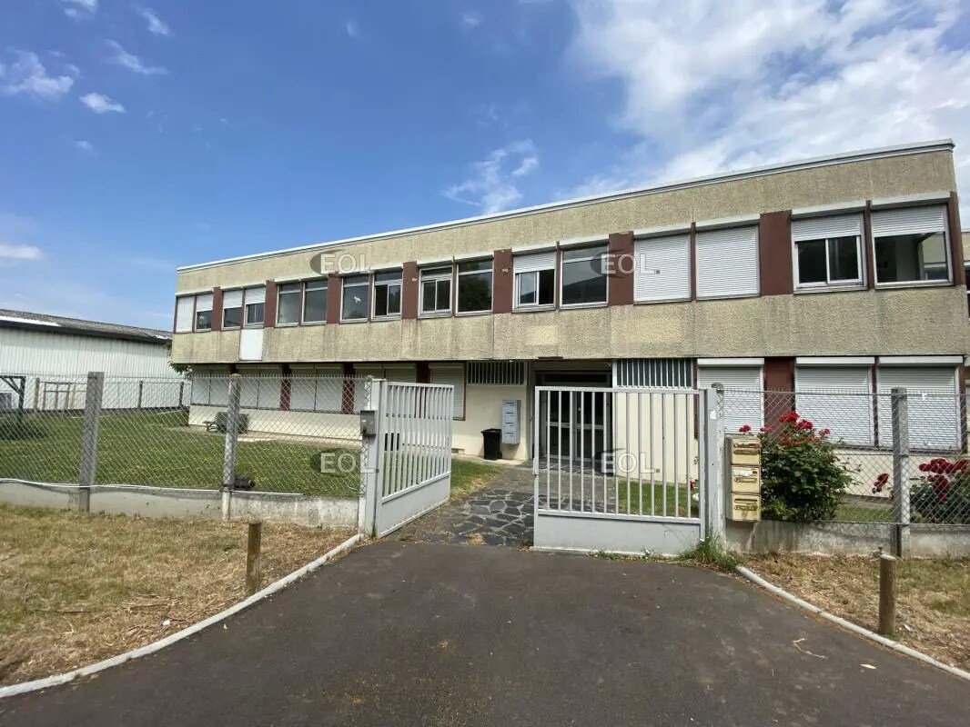 Bureau dans Les Clayes-sous-Bois à louer Photo de l’immeuble– Image 1 sur 8