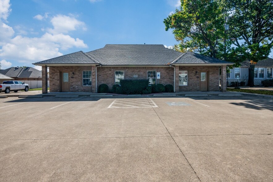 2028 Bedford Rd, Bedford, TX à vendre - Photo de l’immeuble – Image 1 sur 9