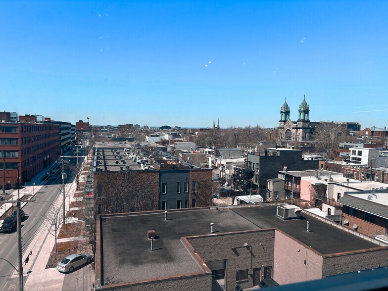 90 Rue Beaubien O, Montréal, QC à louer - Photo de l’immeuble – Image 2 sur 11