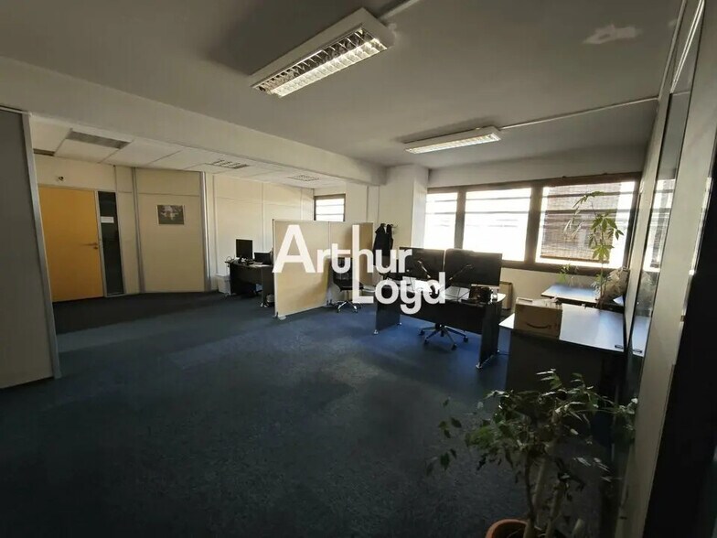 885 Avenue Docteur Julien Lefebvre, Villeneuve-Loubet à louer - Photo de l’immeuble – Image 3 sur 12