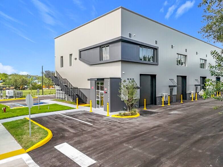 705 Hennis Rd, Winter Garden, FL à vendre - Photo de l’immeuble – Image 1 sur 13