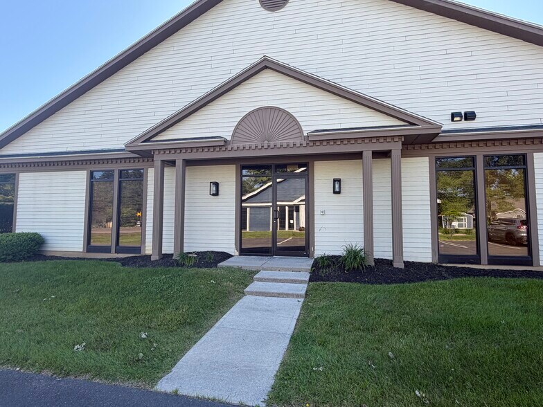 6575 Kirkville Rd, East Syracuse, NY à louer - Photo de l’immeuble – Image 2 sur 5