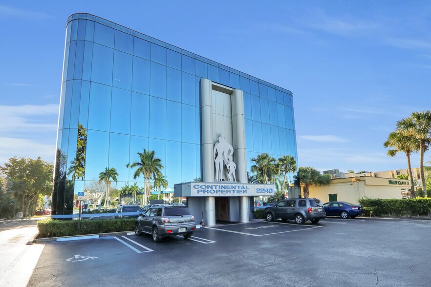 2240 Palm Beach Lakes Blvd, West Palm Beach, FL à vendre - Photo de l’immeuble – Image 2 sur 49
