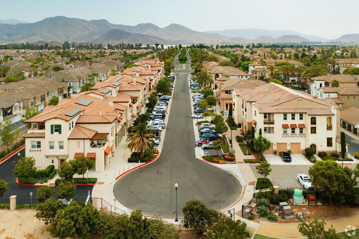 202 Village Commons Blvd, Camarillo, CA à vendre Photo de l’immeuble– Image 1 sur 2