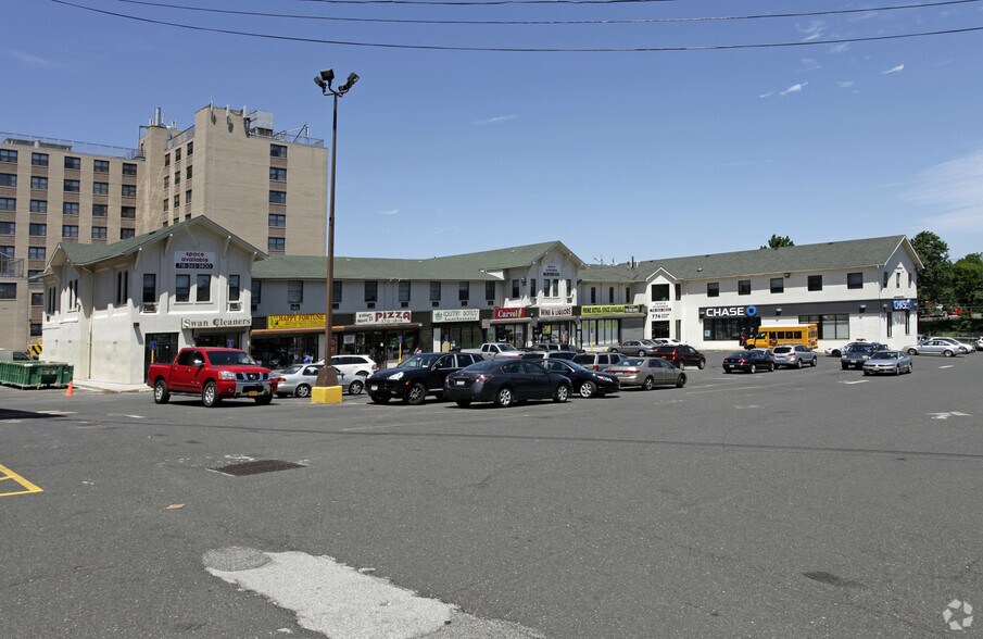 754-778 Manor Rd, Staten Island, NY à louer - Photo de l’immeuble – Image 3 sur 7