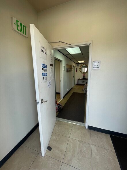 135 Civic Center Dr, National City, CA à louer - Photo de l’immeuble – Image 3 sur 19