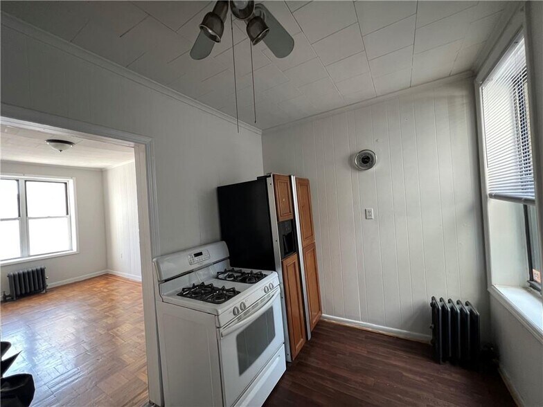 7803 13th Ave, Brooklyn, NY à vendre - Photo de l’immeuble – Image 3 sur 8
