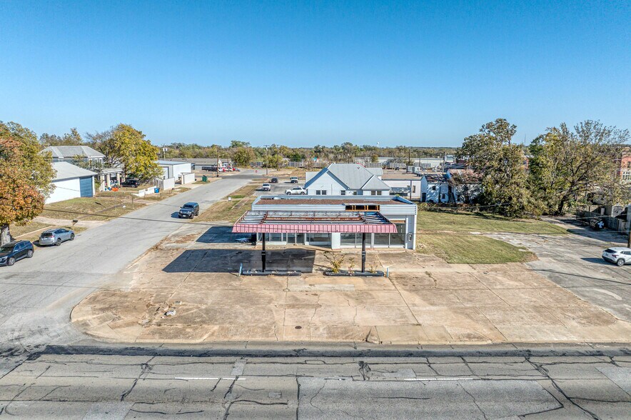 212 N Austin Ave, Denison, TX à vendre - Photo de l’immeuble – Image 1 sur 23