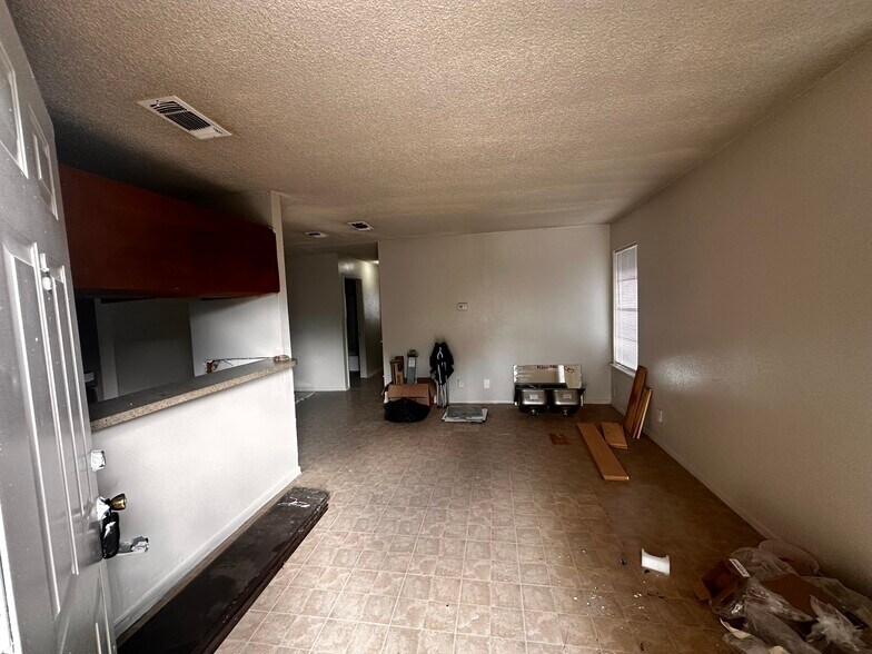 2701 Woodbury St, San Antonio, TX à vendre - Photo principale – Image 2 sur 10