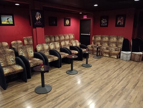 1721 S Flower St, Los Angeles, CA à louer Photo intérieure– Image 1 sur 9