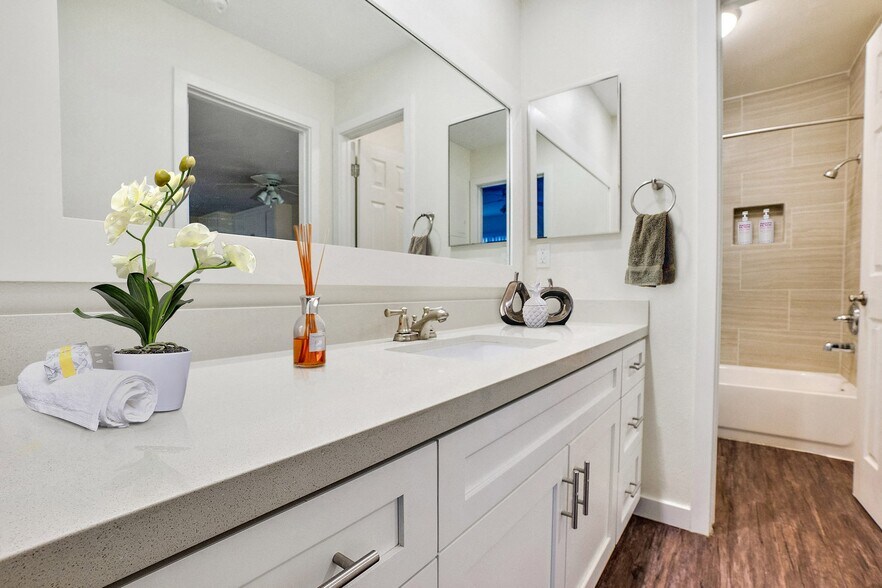 14849 Vanowen St, Van Nuys, CA à vendre - Photo de l’immeuble – Image 3 sur 45