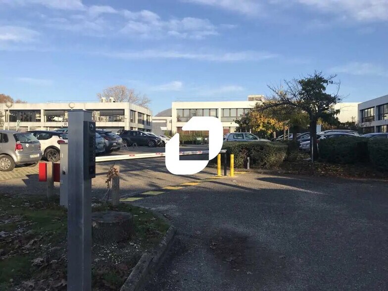 Bureau dans Bordeaux à louer - Photo de l’immeuble – Image 1 sur 36