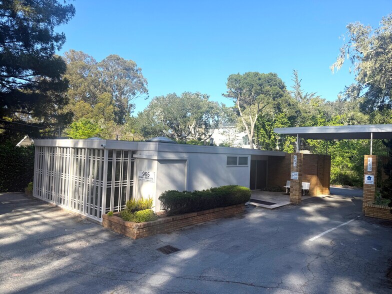 965 Pacific St, Monterey, CA à vendre - Photo principale – Image 1 sur 12