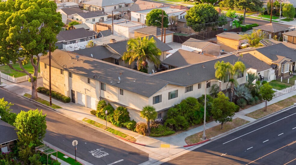 1005 E Harding St, Long Beach, CA à vendre - Photo de l’immeuble – Image 1 sur 21