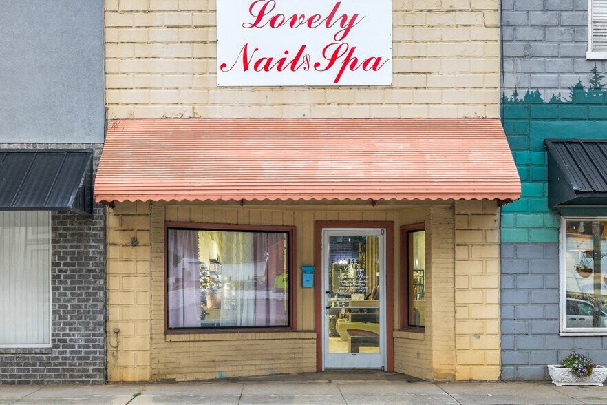 144 E Broadway, Newport, TN à vendre - Photo de l’immeuble – Image 1 sur 15