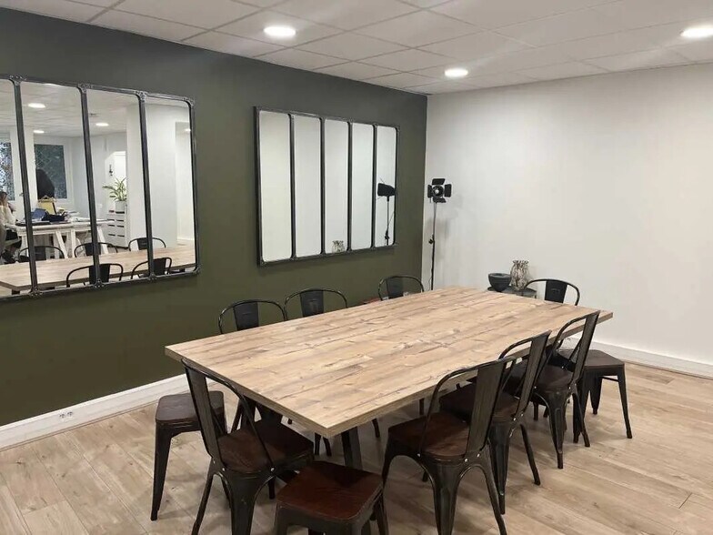 Bureau dans Neuilly-sur-Seine à louer - Photo de l’immeuble – Image 3 sur 8