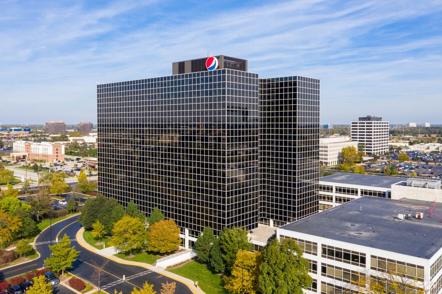 1475 E Woodfield Rd, Schaumburg, IL à louer - Photo principale – Image 1 sur 22