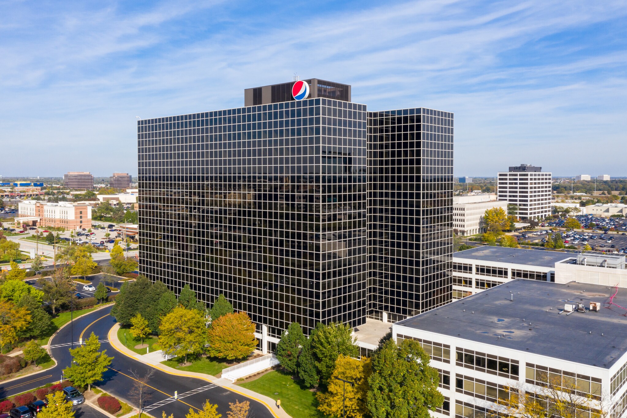 1475 E Woodfield Rd, Schaumburg, IL à louer Photo principale– Image 1 sur 23