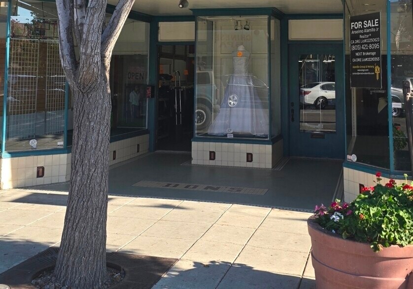 938 E Main St, Santa Paula, CA à vendre - Photo de l’immeuble – Image 2 sur 3