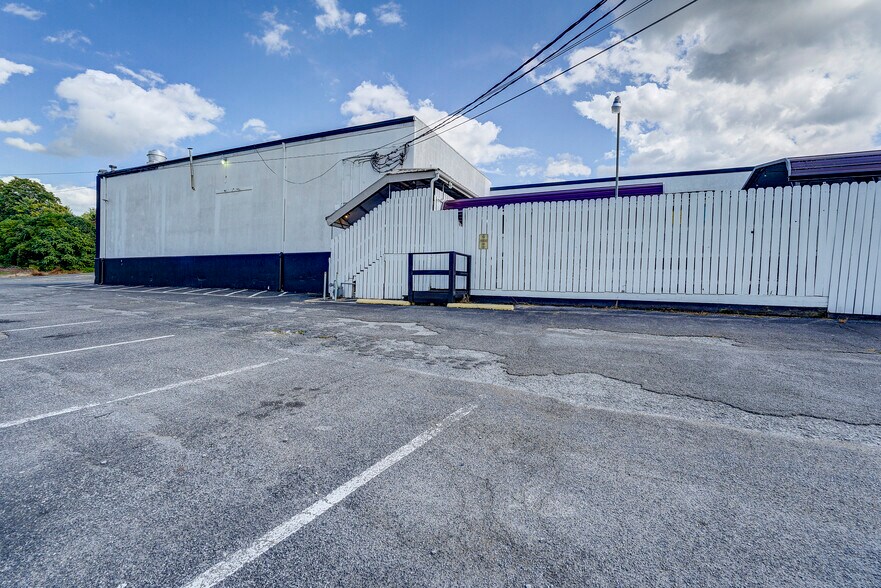 2910 Bristol Hwy, Johnson City, TN à vendre - Photo de l’immeuble – Image 2 sur 11