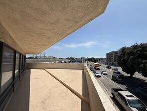 11660-11690 Gateway Blvd, Los Angeles, CA à louer Photo intérieure– Image 2 sur 2