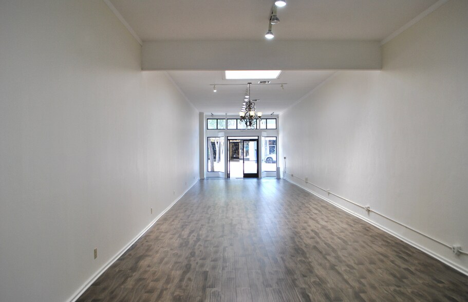 375-391 E Main St, Ventura, CA à louer - Photo de l’immeuble – Image 3 sur 5