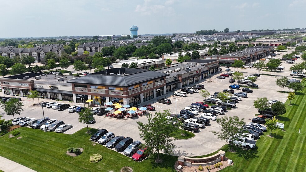 94th St & University Ave, West Des Moines, IA à louer - Photo de l’immeuble – Image 1 sur 14