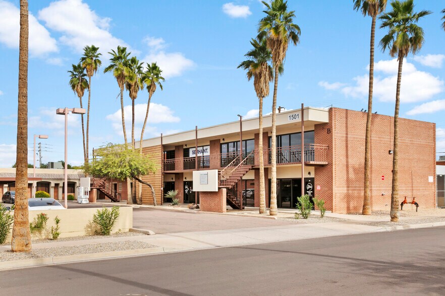 1501 E Osborn Rd, Phoenix, AZ à louer - Photo de l’immeuble – Image 3 sur 9