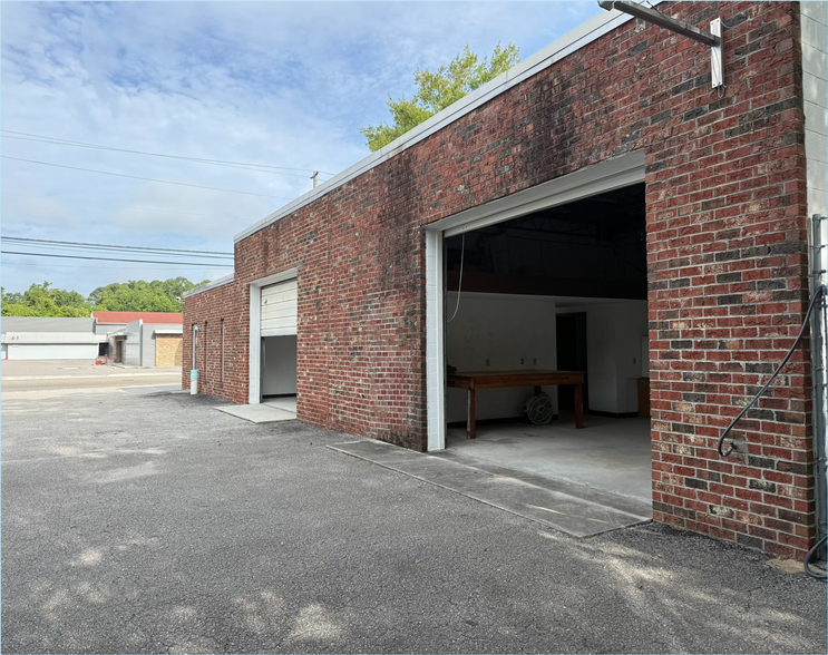 1027 S Kerr Ave, Wilmington, NC à louer - Photo de l’immeuble – Image 2 sur 9